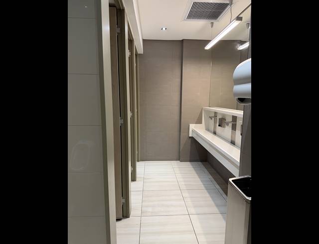 472M² BUILDING TO LET IN CLAREMONT